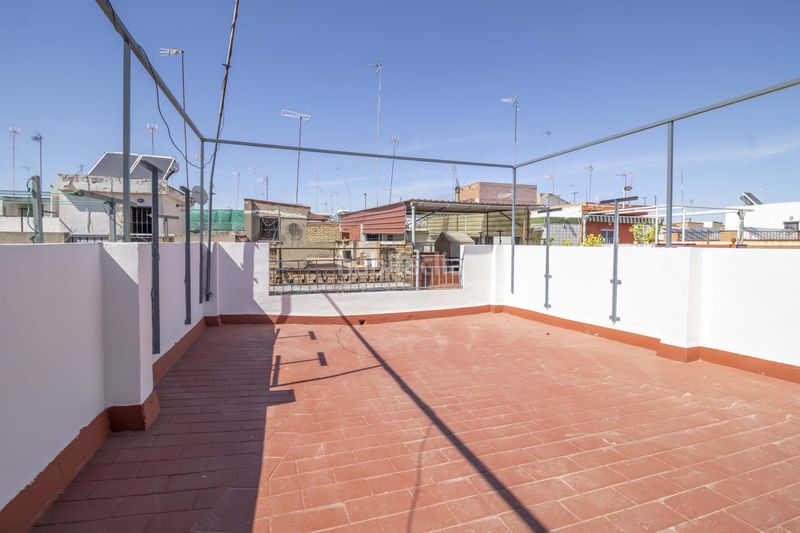 Foto ebf5180e-e9b9-47bb-a0a3-b4481f38a800. Casa adossada amb aparcament a Palmete Sevilla