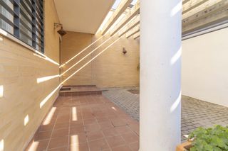 Casa adossada a Colegio Europa. Casa de dos plantas con piscina comunitaria a la venta en espart