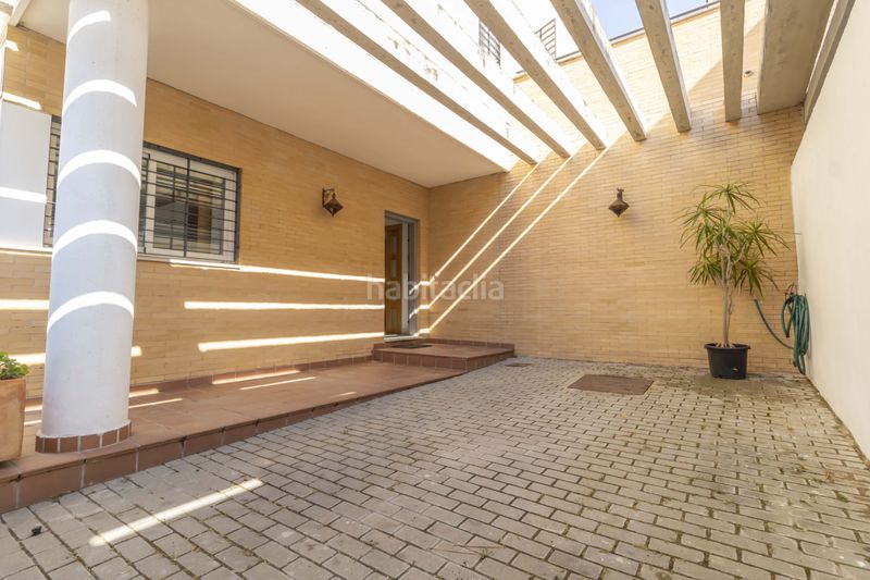 Foto 4e7847e2-86a1-4fa2-87b3-9626e483d95e. Casa adossada amb piscina a Colegio Europa Espartinas
