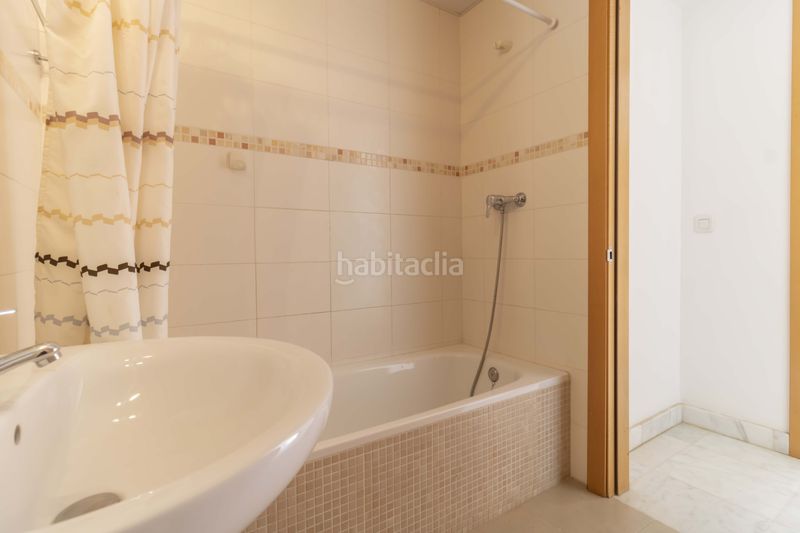 Foto aa30c129-3a41-4d8a-9c92-a6eee2ab3795. Casa adossada amb piscina a Colegio Europa Espartinas