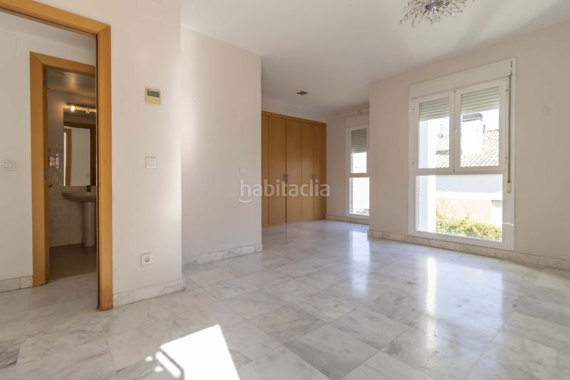 Foto c3011e83-4b20-4de5-a874-3568d9f72647. Casa adossada amb piscina a Colegio Europa Espartinas