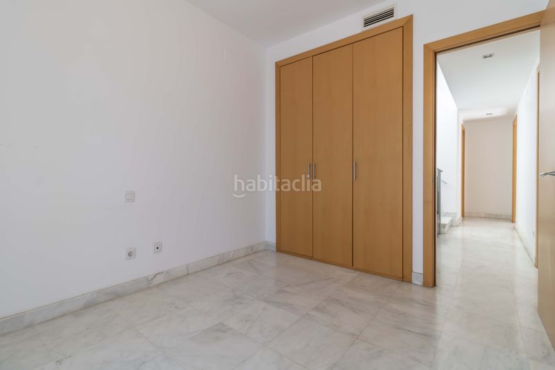 Foto d40f8a97-3d14-4372-8330-d443d8504ae1. Casa adossada amb piscina a Colegio Europa Espartinas