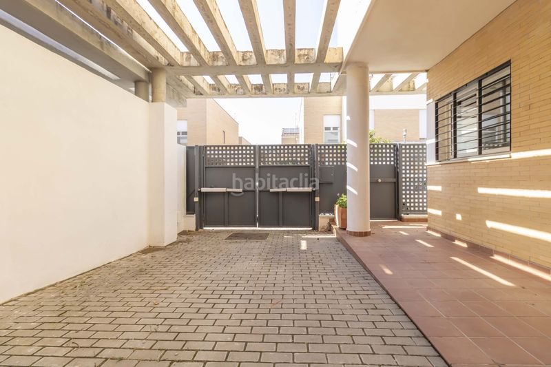 Foto db70957d-381b-4107-966a-e249d029fddb. Casa adossada amb piscina a Colegio Europa Espartinas