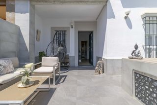Towny house in Viso del Alcor (El). Casa de dos plantas con patio y piscina a la venta en el viso de