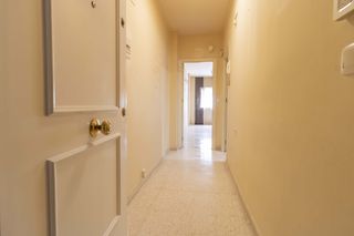 Flat in Palmete. Piso vpo con garaje y trastero a la venta en la negrilla