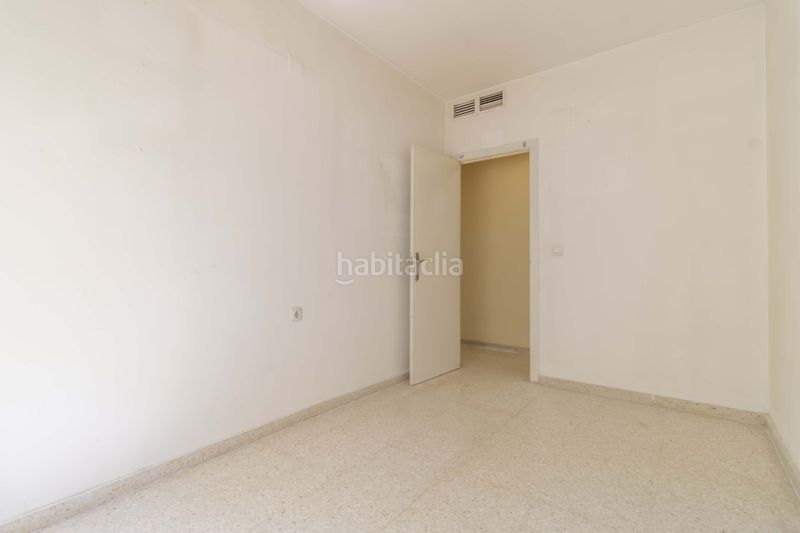 Foto fbc73d66-1132-4cbd-8a81-f002f03a7740. Pis amb aparcament a Palmete Sevilla