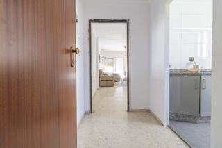 Pis a La Paz. Piso en urbanizacion con piscina y parking en superficie a la ve