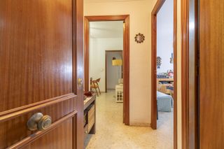 Pis a Colores -  Entreparques. Piso vpo con garaje en residencial cerrado a la venta en sevilla