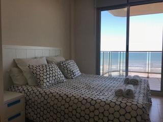 Pis a Passeig de la mediterrània 13. Apartamento primera línea frontal al mar