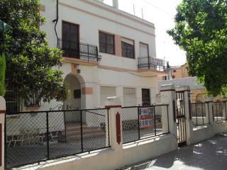 Xalet a Calle santiago ramón y cajal 74. Vivienda para reformar como negocio y/o vivienda