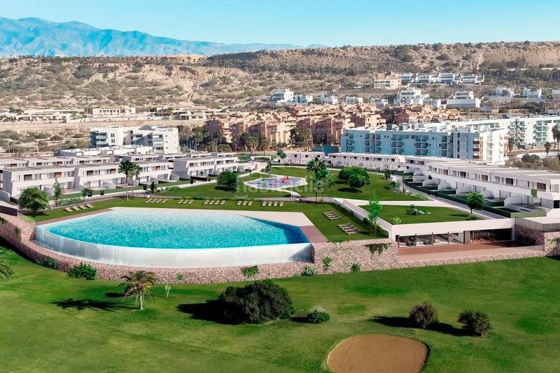 Foto bce85f8e-612c-410d-ac35-1cc6f116ed12. Casa adossada amb piscina a Almerimar Ejido (El)