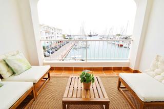 Flat in Almerimar. Vive frente al mar piso ideal con espectaculares vistas al puert