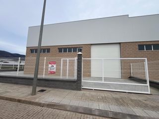 Rent Industrial building in Santa María del Águila. Nave 2 industrial en alquiler en av del treinta