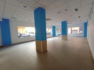 Lloguer Local Comercial a Ejido centro. Local comercial en alquiler junto a la plaza de abastos de el ej