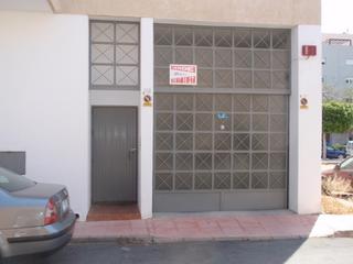 Aparcament cotxe a Plaza de la Luz. Garaje cerrado en sotano