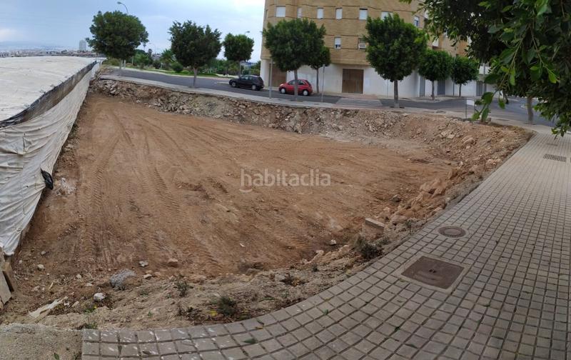 Foto 562dc3e9-c83e-4f0c-b2e4-25544e45a10c. Terreno residencial solar urbano. edificación adosados en Ejido (El)