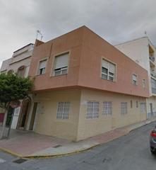 Casa a Ejido Sur. Vivienda sobre local haciendo esquina en el ejido  almería