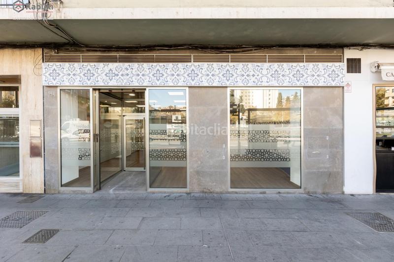 Foto 18fdd65d-307d-4556-8e33-643f4a5b372e. Alquiler local comercial gran local reformado en avenida constitución ideal para oficinas en Granada