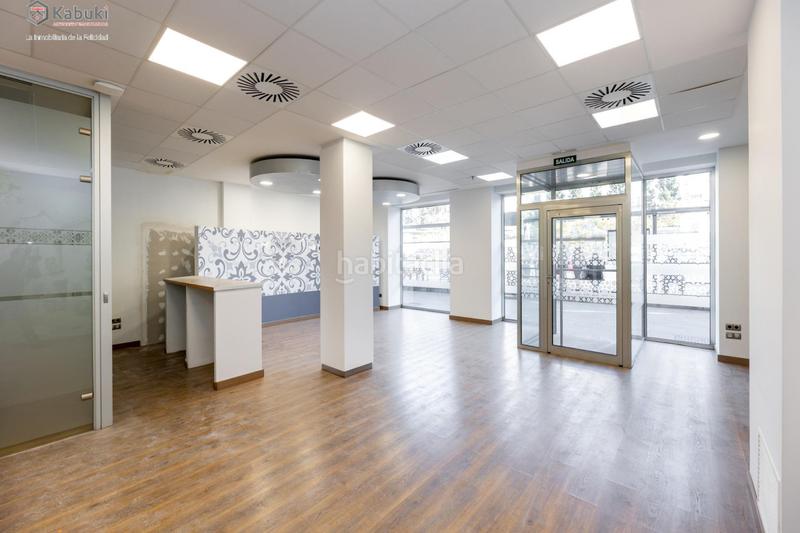 Foto 6cd8429a-d37f-495f-9dfc-c3334fc4e0da. Alquiler local comercial gran local reformado en avenida constitución ideal para oficinas en Granada