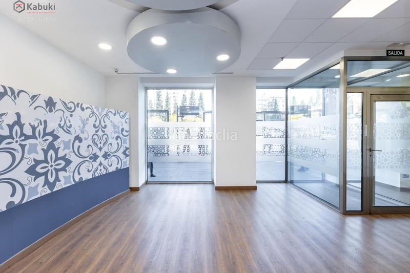 Foto 9ab85b12-e6e4-4aee-8b39-bb3138683f51. Alquiler local comercial gran local reformado en avenida constitución ideal para oficinas en Granada