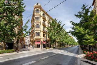 Aparcament cotxe  Granada - calle boqueron 1. Magnífica plaza de garaje junto a gran vía