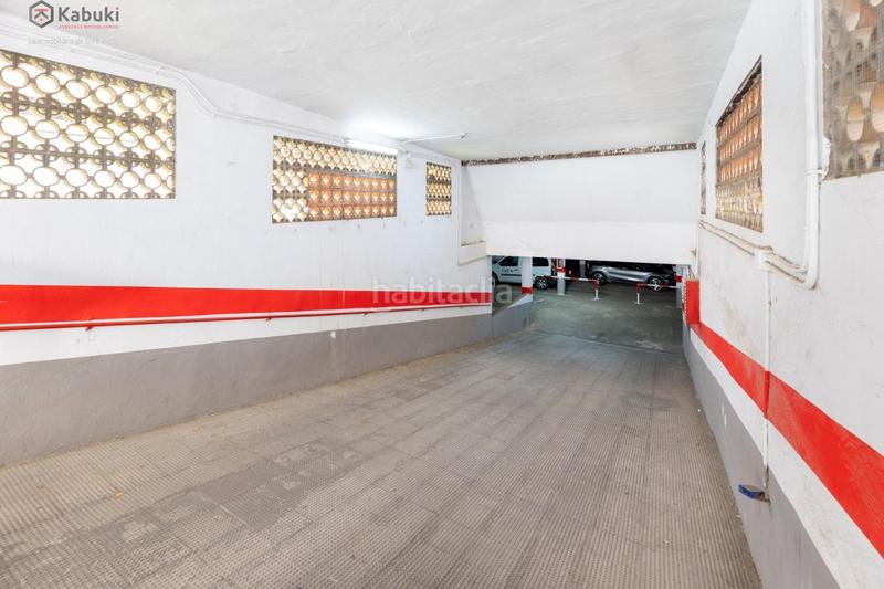 Foto b723c9df-6d77-48ed-8595-df2bee3ca1a4. Parking voiture dans Camino de Ronda Granada