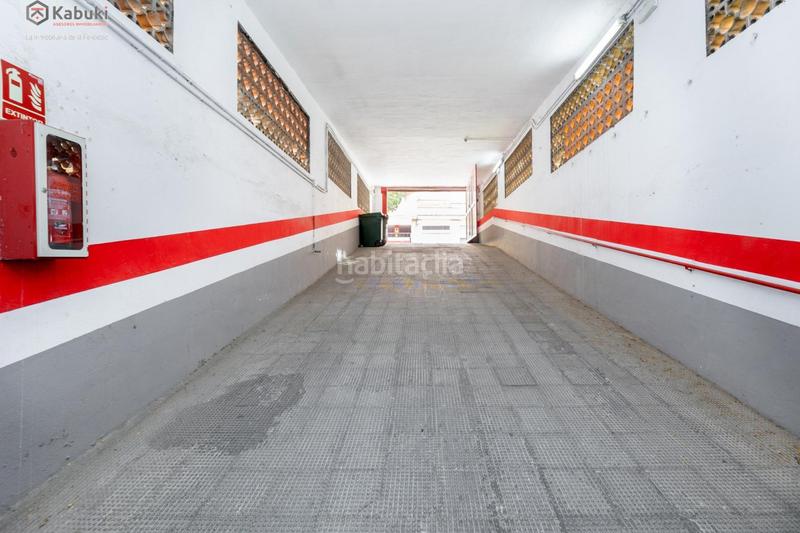 Foto c3eface2-5a25-4207-b560-22ecade69047. Parking voiture dans Camino de Ronda Granada