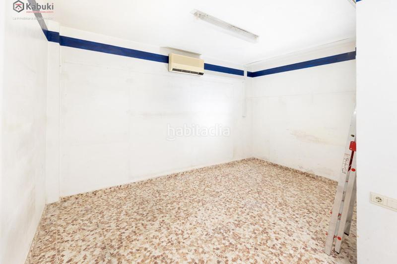 Foto 70bad0d7-575b-4436-b9e9-ef17e05a1fc3. Casa pareada en Huétor de Santillán - calle calzadilla 3 gran oportunidad de local comercial en el corazón de huétor santillán! presentamos un local en venta con una ubicación inmejora en Huétor de Santillán