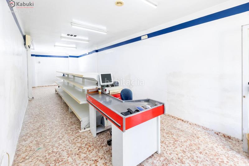 Foto b29b3c20-e764-44c9-988d-f5fba39fec0b. Casa pareada en Huétor de Santillán - calle calzadilla 3 gran oportunidad de local comercial en el corazón de huétor santillán! presentamos un local en venta con una ubicación inmejora en Huétor de Santillán