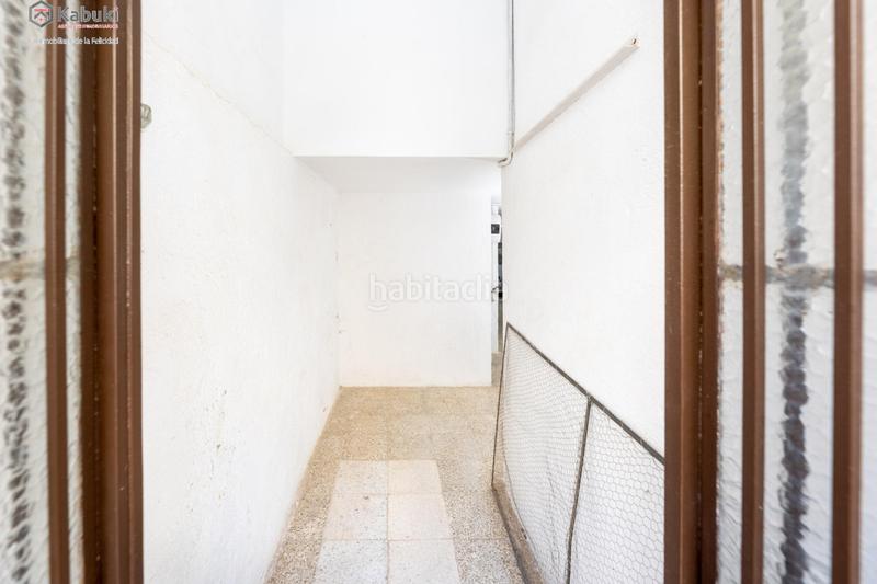 Foto b44439fc-5618-4e7e-a400-495dce540135. Casa pareada en Huétor de Santillán - calle calzadilla 3 gran oportunidad de local comercial en el corazón de huétor santillán! presentamos un local en venta con una ubicación inmejora en Huétor de Santillán