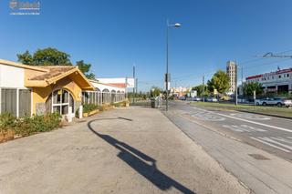 Location Local commercial  Granada - avenida juan pablo ii. Atención inversores! esta parcela de 1216 m2 de uso terciario, e