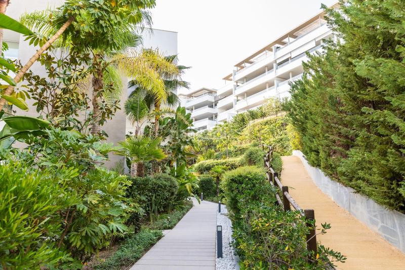 Foto e693b3cb-0f4d-45ca-ae13-400c02717330. Piso exclusivo apartamento en urbanización botanic, reserva de alcuzcuz, 739.000 en Benahavís
