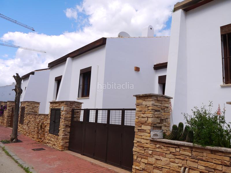 Foto 310cef01-a6a9-4566-b21b-676f1a4a4a29. Casa adosada adosado con terraza de 50 metros mirando al golf y mar en Mijas