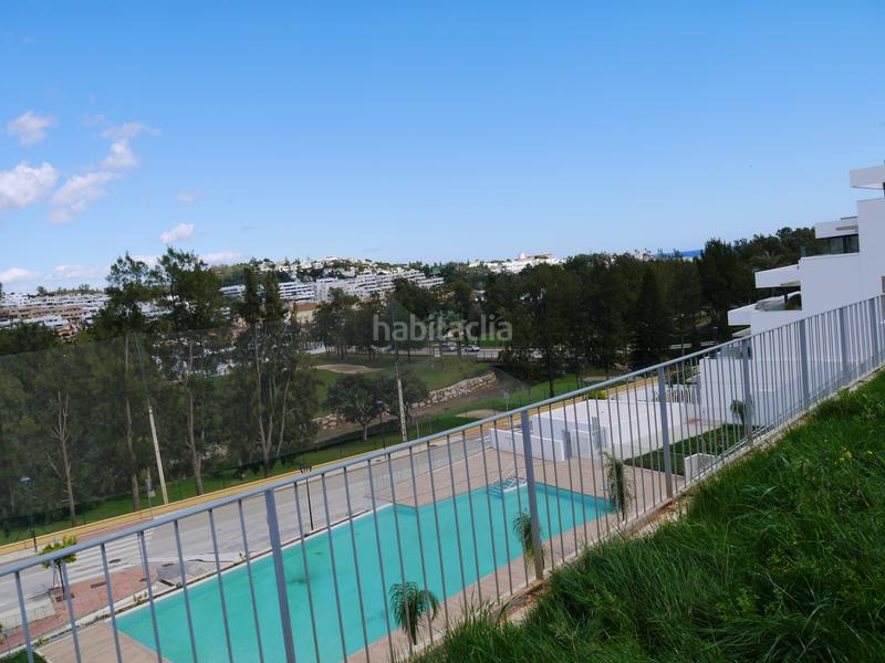 Foto 49fdfe92-ef48-48bc-9398-09a18dffa250. Casa adosada adosado con terraza de 50 metros mirando al golf y mar en Mijas