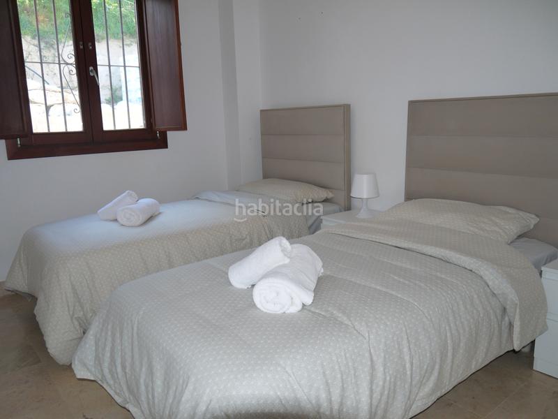 Foto b66814c2-afca-4631-a944-865f2f9d685a. Casa adosada adosado con terraza de 50 metros mirando al golf y mar en Mijas