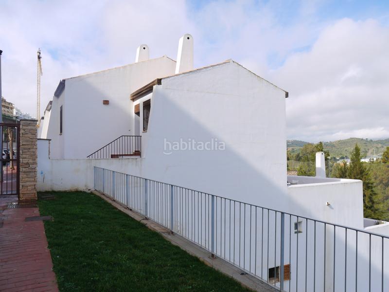Foto cc42d207-599f-4c1a-b19e-85d8b585159f. Casa adosada adosado con terraza de 50 metros mirando al golf y mar en Mijas