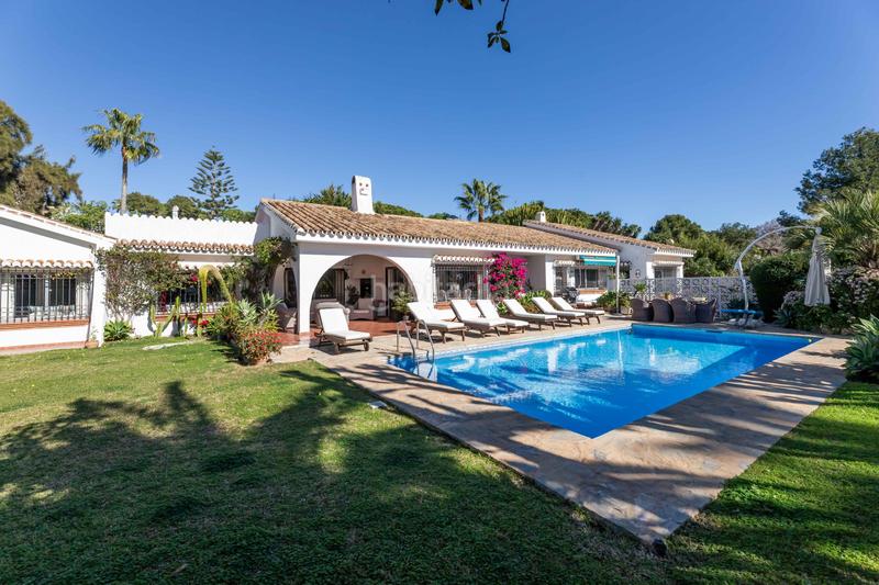 Foto ee578b57-3f00-4e18-be1b-1ebdb6539d7b. Casa amb piscina a Calahonda Mijas