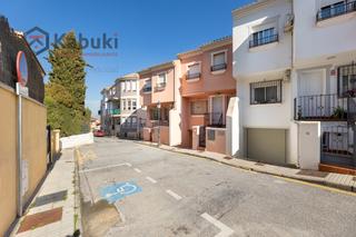 Casa adossada  Gabias las - cl vista vega. Oportunidad nica! se vende una encantadora y espaciosa casa de