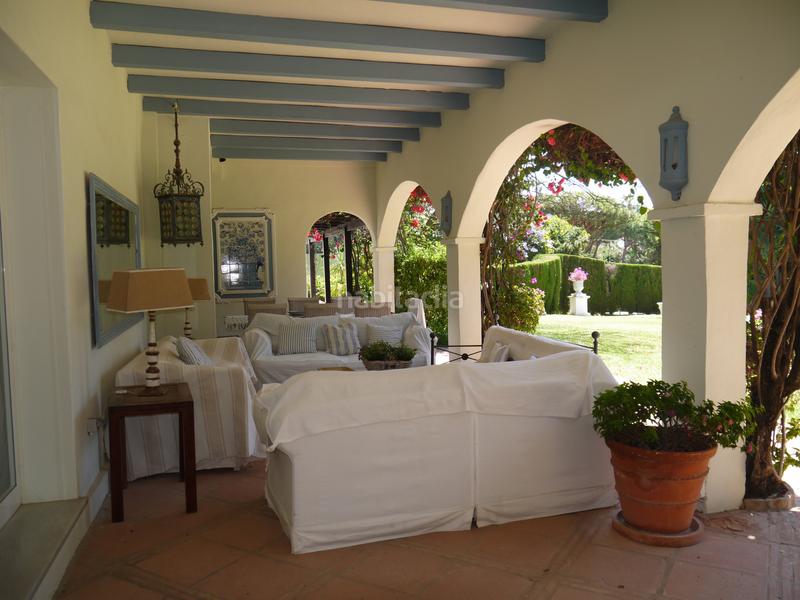 Foto a60fd02d-36f3-48b8-887b-521ba7ab3775. Casa amb aparcament piscina a Calahonda Mijas