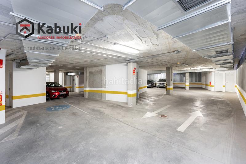 Foto bdd0bf54-75b0-481f-abbd-b06cbbdb9eb7. Aparcament cotxe a Granada - calle carril del picon 1 a Granada