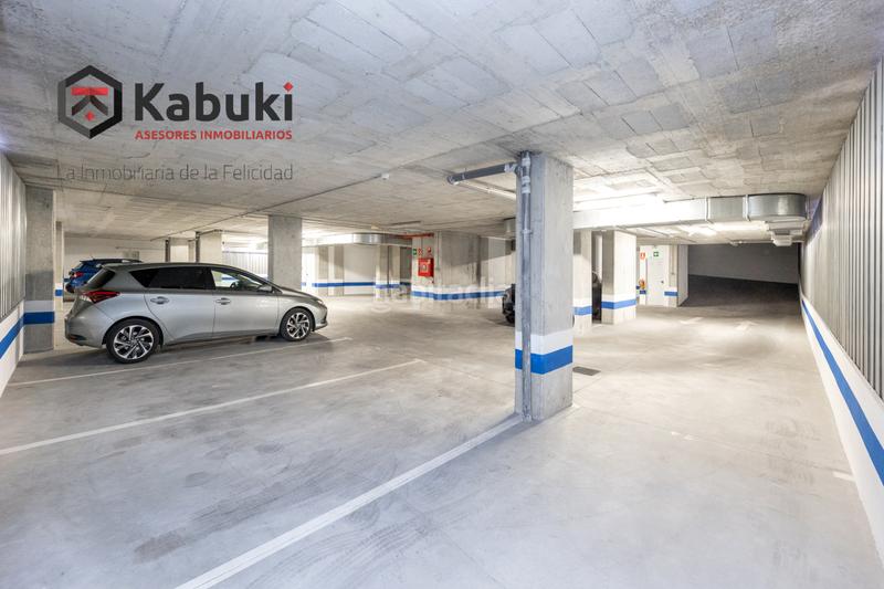 Foto f448c736-0c4a-42a5-91a9-1badd3d4fa96. Aparcament cotxe a Granada - calle carril del picon 1 a Granada