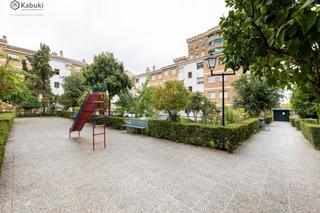 Attico  Granada - calle javier de burgos. Atención! se pone a la venta un amplio y luminoso ático en una u