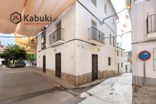 Casa a Huétor de santillán - paseo de los alamos 2. Se vende local comercial exterior en la plaza del ayuntamiento d