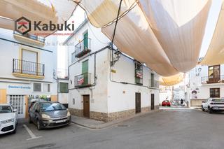 Casa a Huétor de santillán - paseo de los alamos 2. Se vende local comercial exterior en la plaza del ayuntamiento d