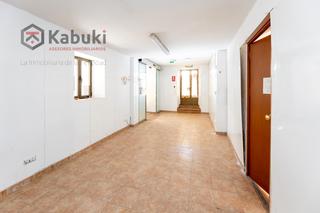 Edifici a Huétor de santillán - pz constitucion 14. Se ofrece en venta un edificio completo situado en una ubicación