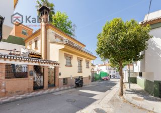 House in Jun - cl alemania 4. En el corazón de jun se encuentra esta magnífica vivienda de tre