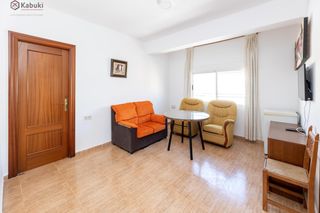 Rent Flat  Granada - calle doctor victor escribano. Atención estudiantes! ..se alquila un amplio y luminoso piso de