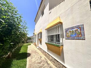Maison jumelée à Torrox Park. Bonito adosado con jardín privado