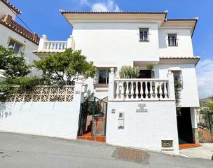 Casa en Urbanización Santa Rosa. Chalet en torrox-costa