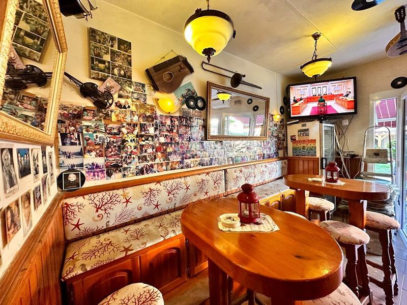Foto babac247-5782-4f51-855a-a152fc67e231. Local comercial pub con tradicion en la playa costa en Torrox